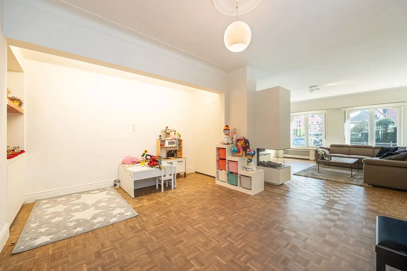 Gerenoveerde woning met vier slaapkamers en garage op rustige locatie foto 4