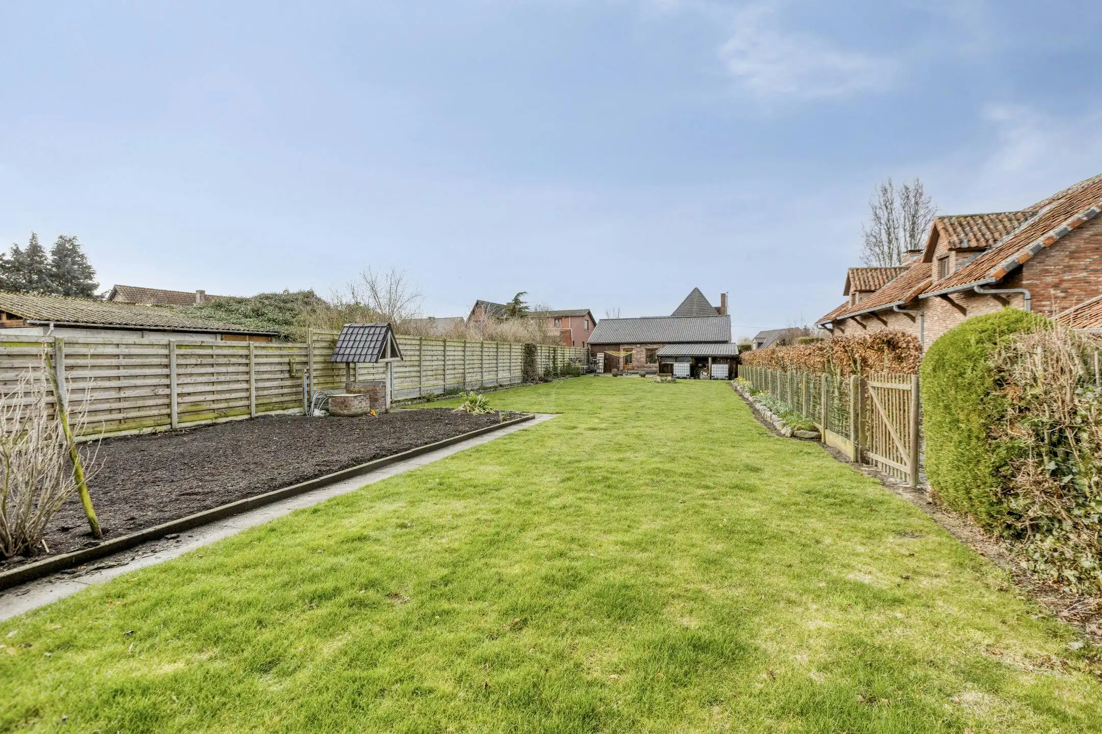 Instapklare, ruime woning in Zepperen op een riant perceel foto 22