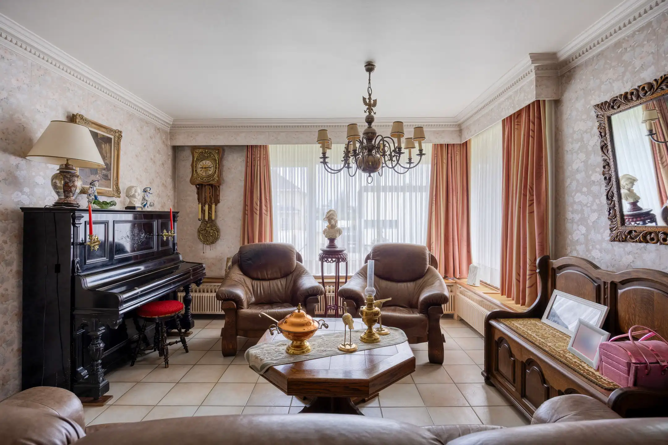 Ruime woonst met praktijkruimte op een perceel van 24 are foto 4