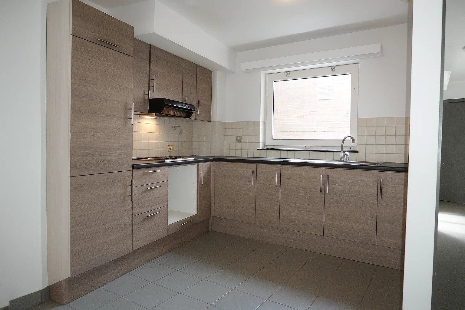 TE KOOP IN LOKEREN - MOOIE BENEDENWONING foto 3