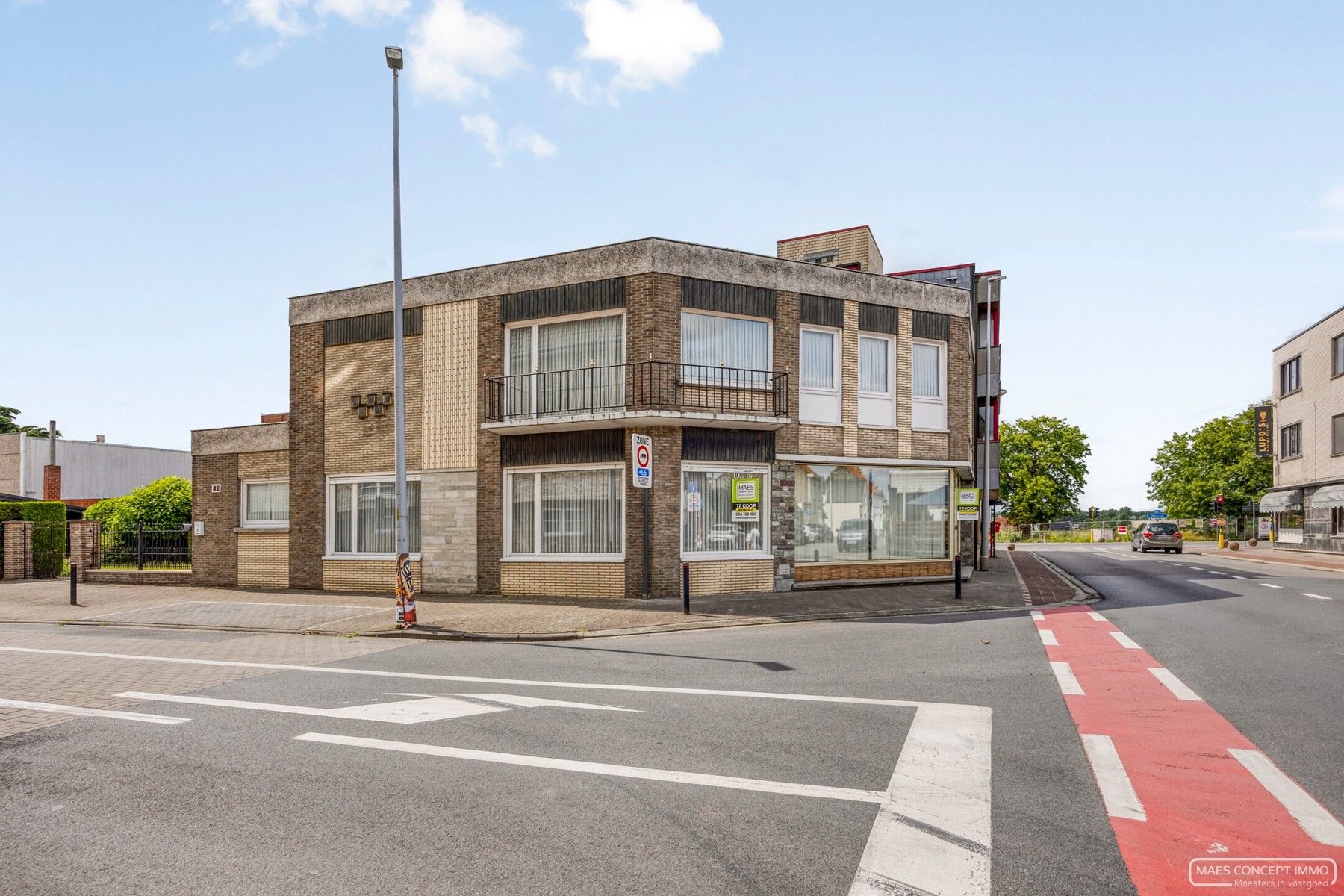 Handelsruimte met woning op topligging in Zulte foto 2