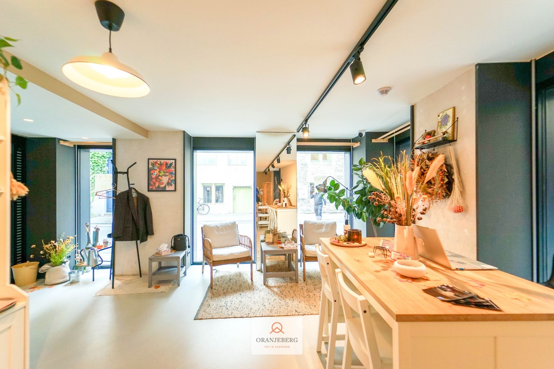 Hoekwinkel te huur vlakbij Vrijdagmarkt foto 7