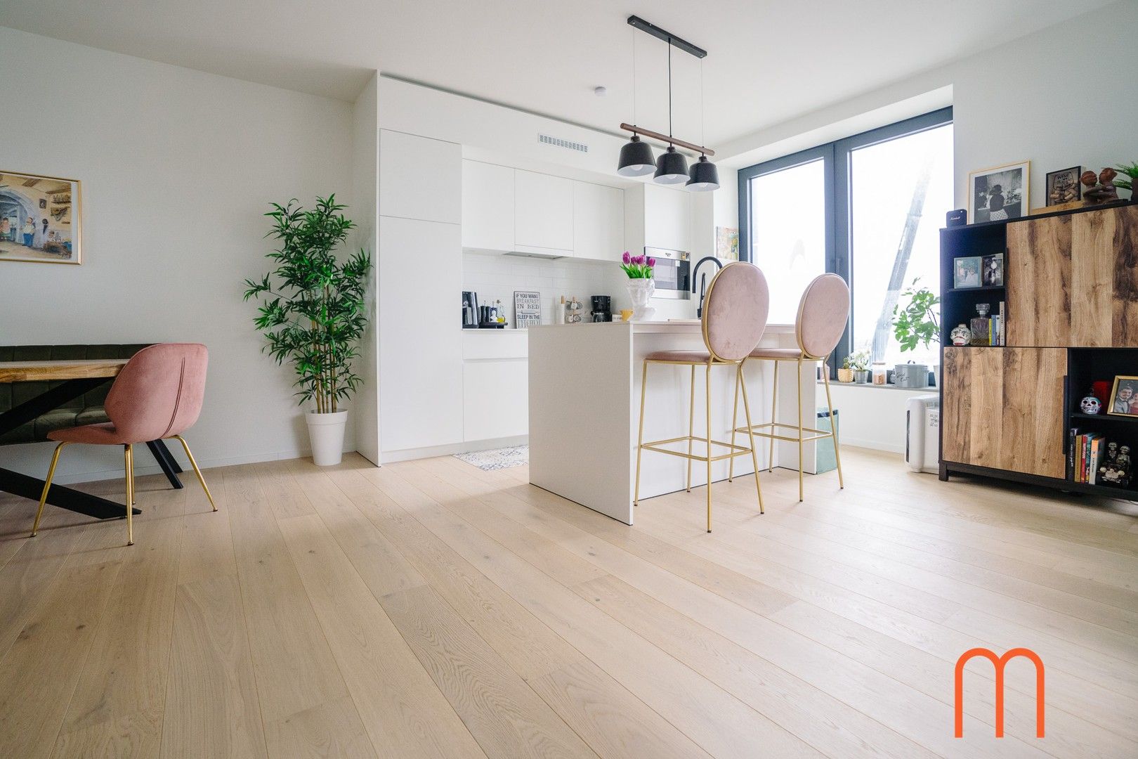 Heel mooi 2-slaapkamer appartement op de 4de verdieping van de unieke residentie Ensor Tower II gelegen op de fantastische site ‘Oosteroever’. foto 3