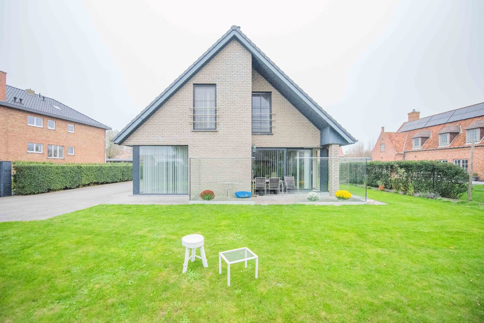 Zeer ruime, rustig en goed gelegen villa (grond 954m²) foto 25