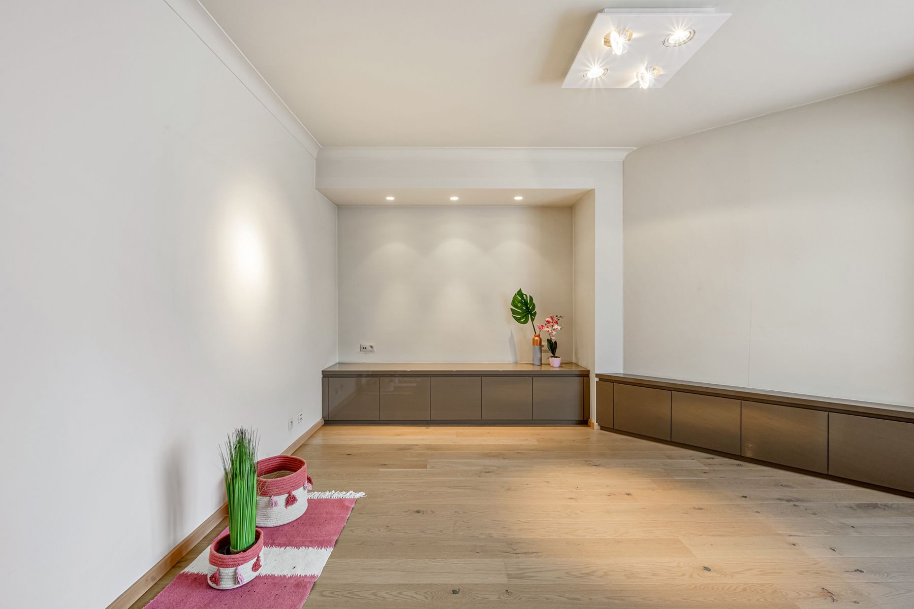 Gerenoveerd 2 slaapkamer appartement met privé kelder foto 4