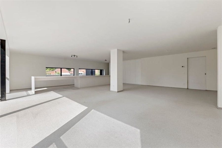 RUIME OPEN BEBOUWING MET KANTOOR EN ADEMBENEMEND ZICHT IN HASSELT foto 5