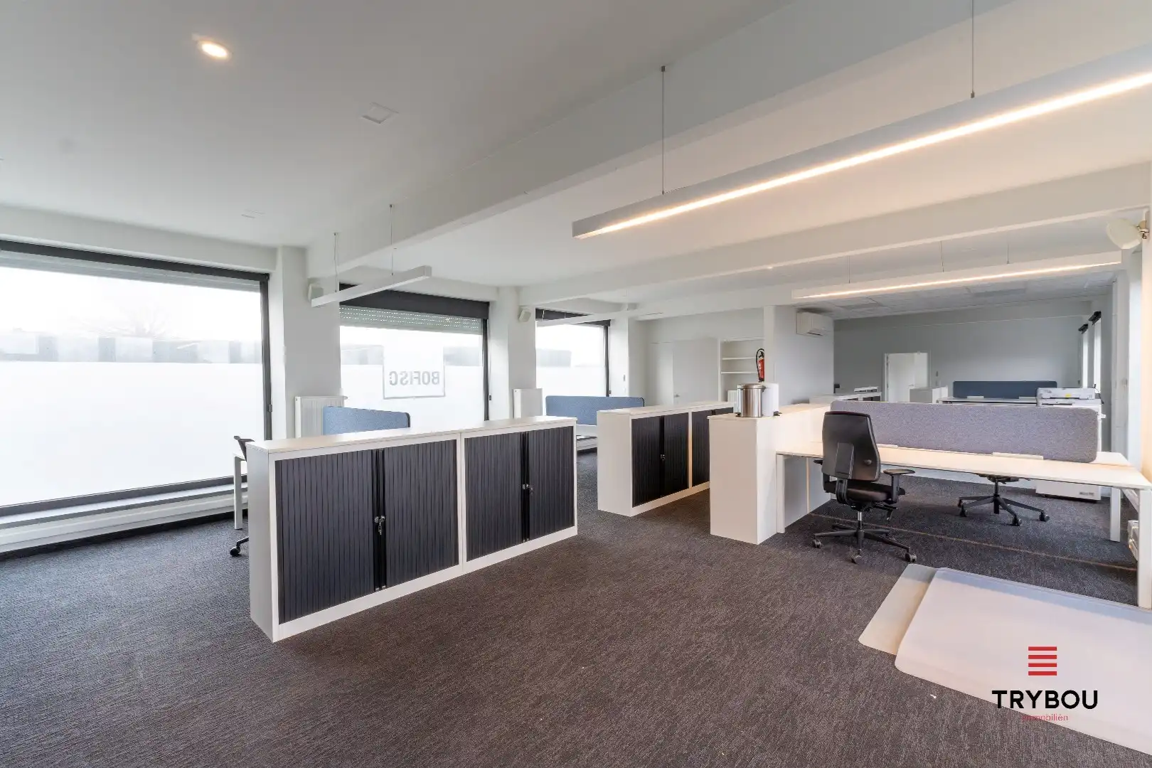 Groot kantoorgebouw op toplocatie te Ieper foto 8