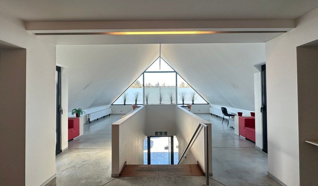 Instapklaar kantoor met terras te huur in Sint-Martens-Latem foto 11