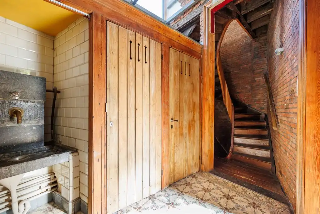 Uitzonderlijke woning met bijzonder magazijn foto 18