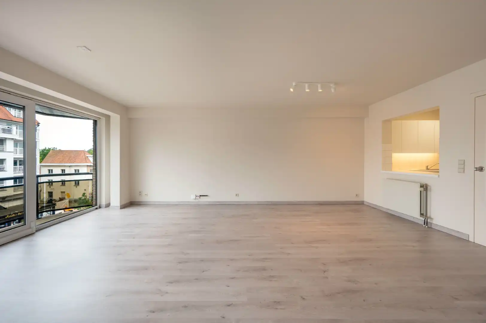 Ruim appartement met 2 volwaardige slaapkamers en west-orientatie op Lippenslaan foto 2