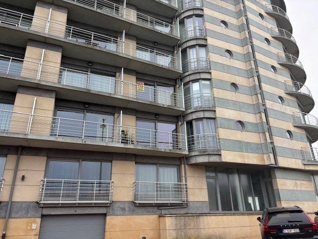 Gemeubelde studio met lateraal zee- en duinenzicht foto 5