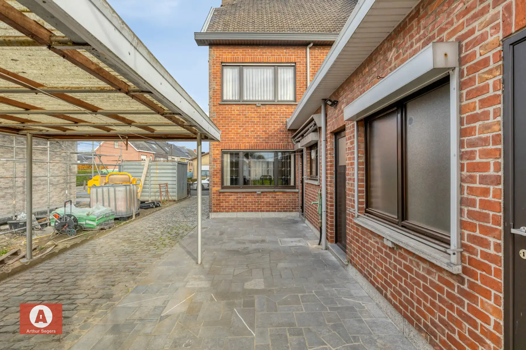 Gezinswoning mét karaktergevel & garage pal bij het centrum. foto 24