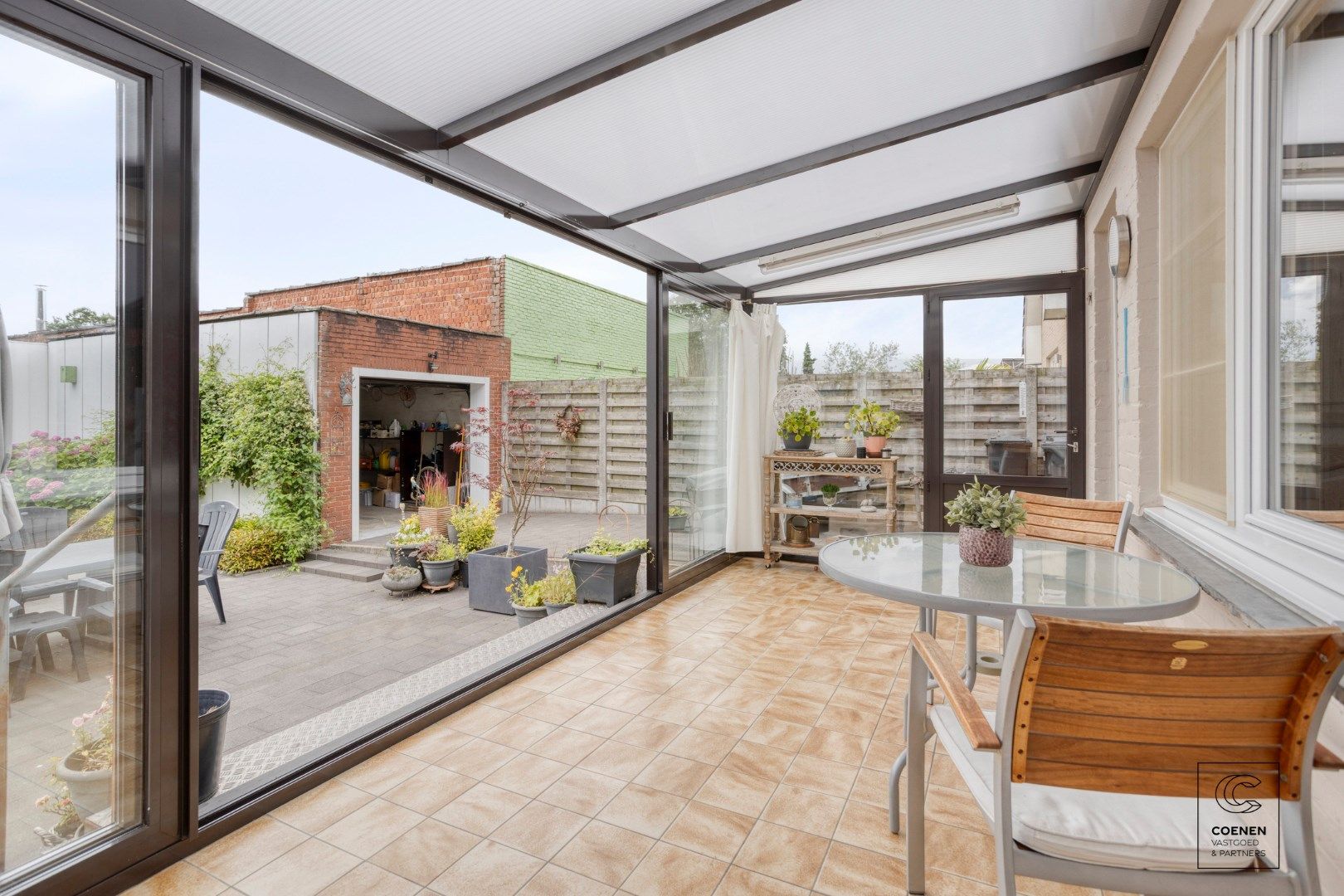 Instapklare woning met 2 slpk, ruime garage en zonnige tuin op TOPlocatie te Wommelgem!  foto 22