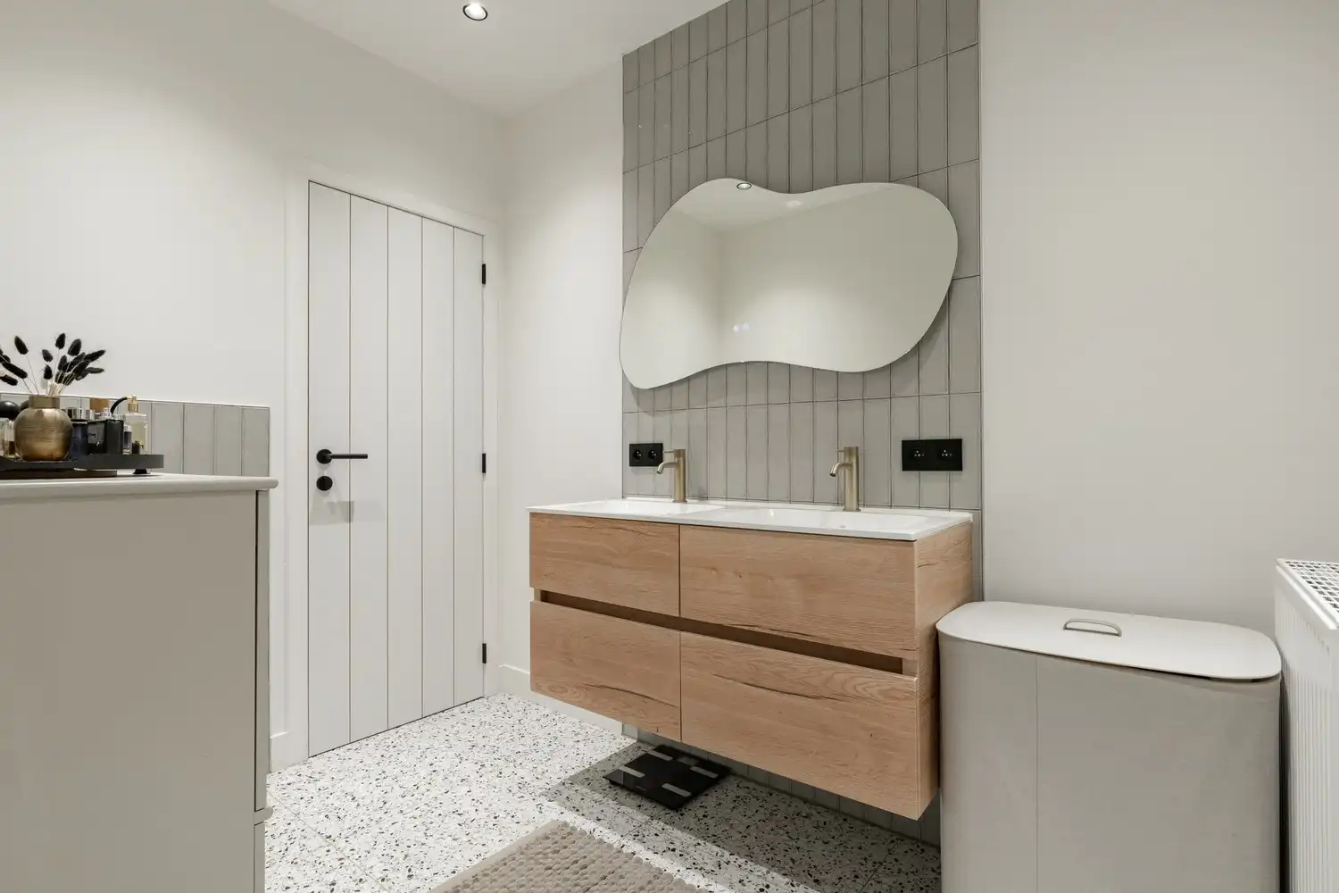 Prachtige villa te koop in Lommel - 4 slaapkamers, 2 badkamers, garage en ruime tuin op 566 m², volledig gerenoveerd in 2025! foto 26