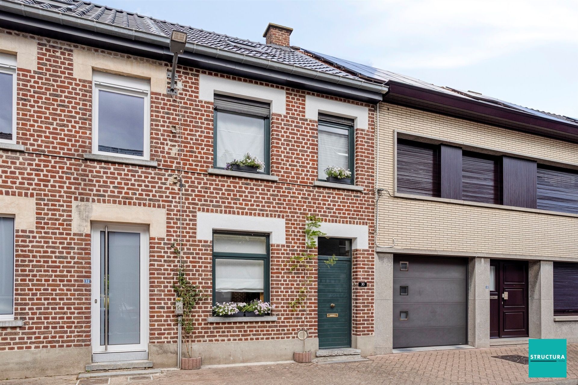 Instapklare woning met karakter in hartje Merchtem foto {{pictureIndex}}