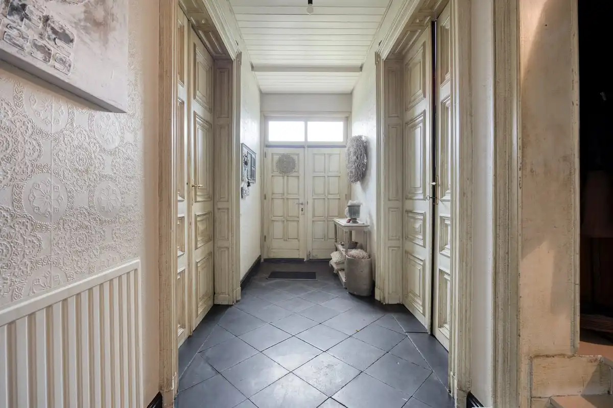 Bijzonder historisch herenhuis te koop in Heppen foto 4
