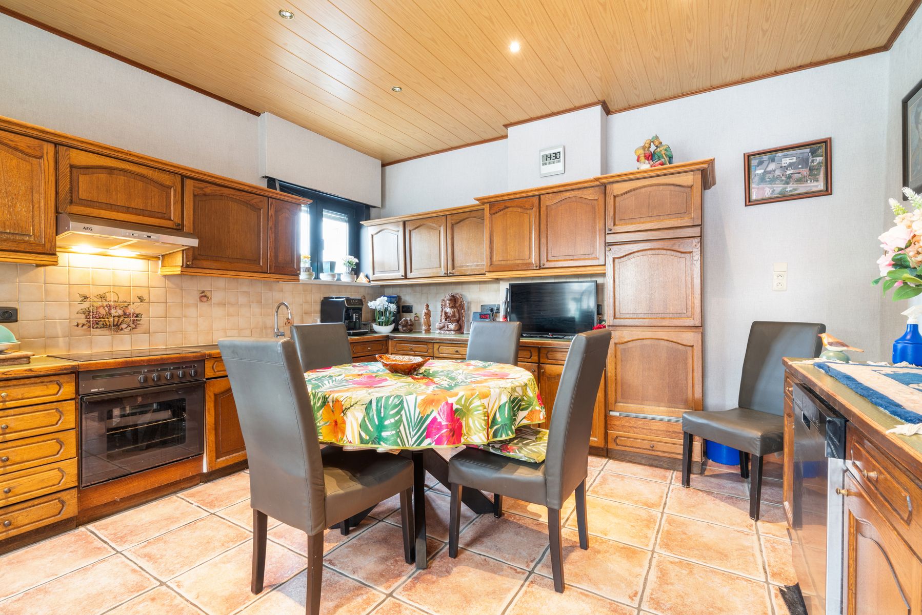 Klassieke, Charmante Vrijstaande Villa te Koop in het geliefde Merelbeke. foto 8