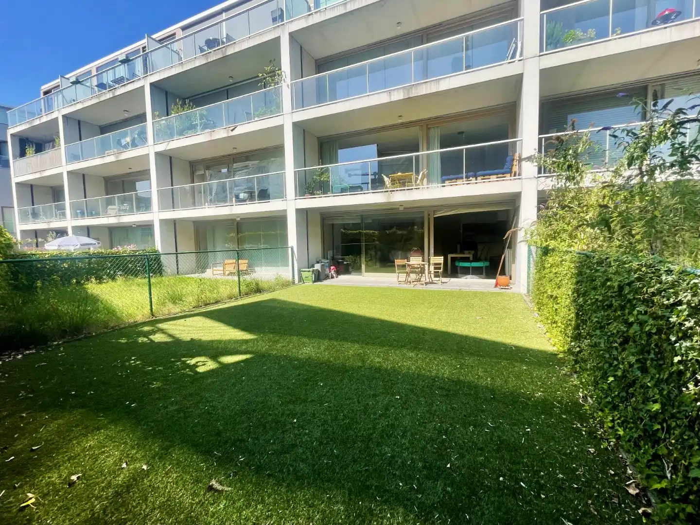 Gelijkvloersappartement met tuin nabij Sint-Pietersstation foto {{pictureIndex}}