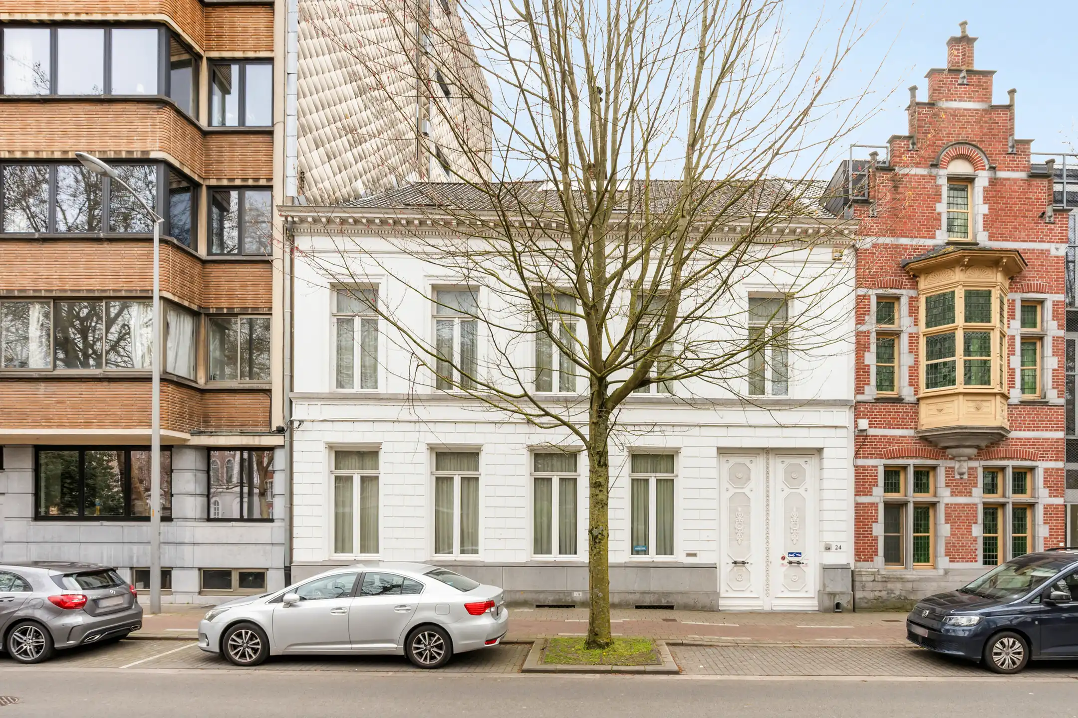 Charmante herenwoning met 5 slk en prachtige stadstuin  foto {{pictureIndex}}