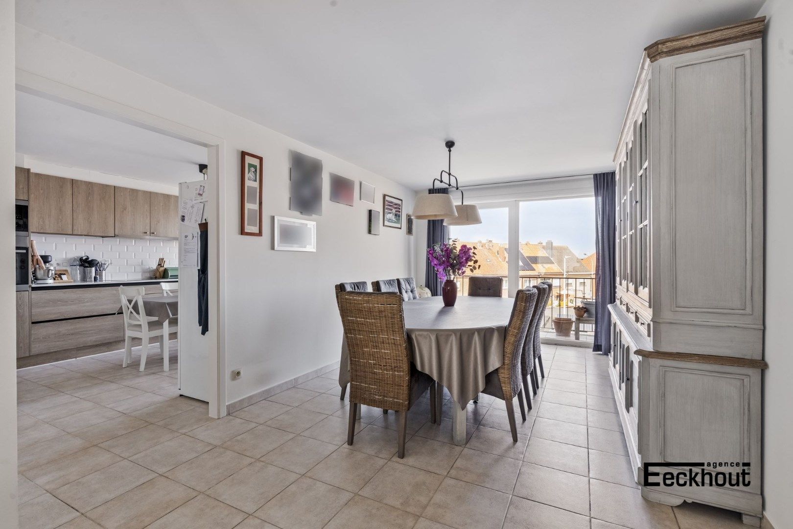 Ruim instapklaar appartement (143m²) met terras(9m²) en 3 slaapkamers in Bredene Dorp! foto 6