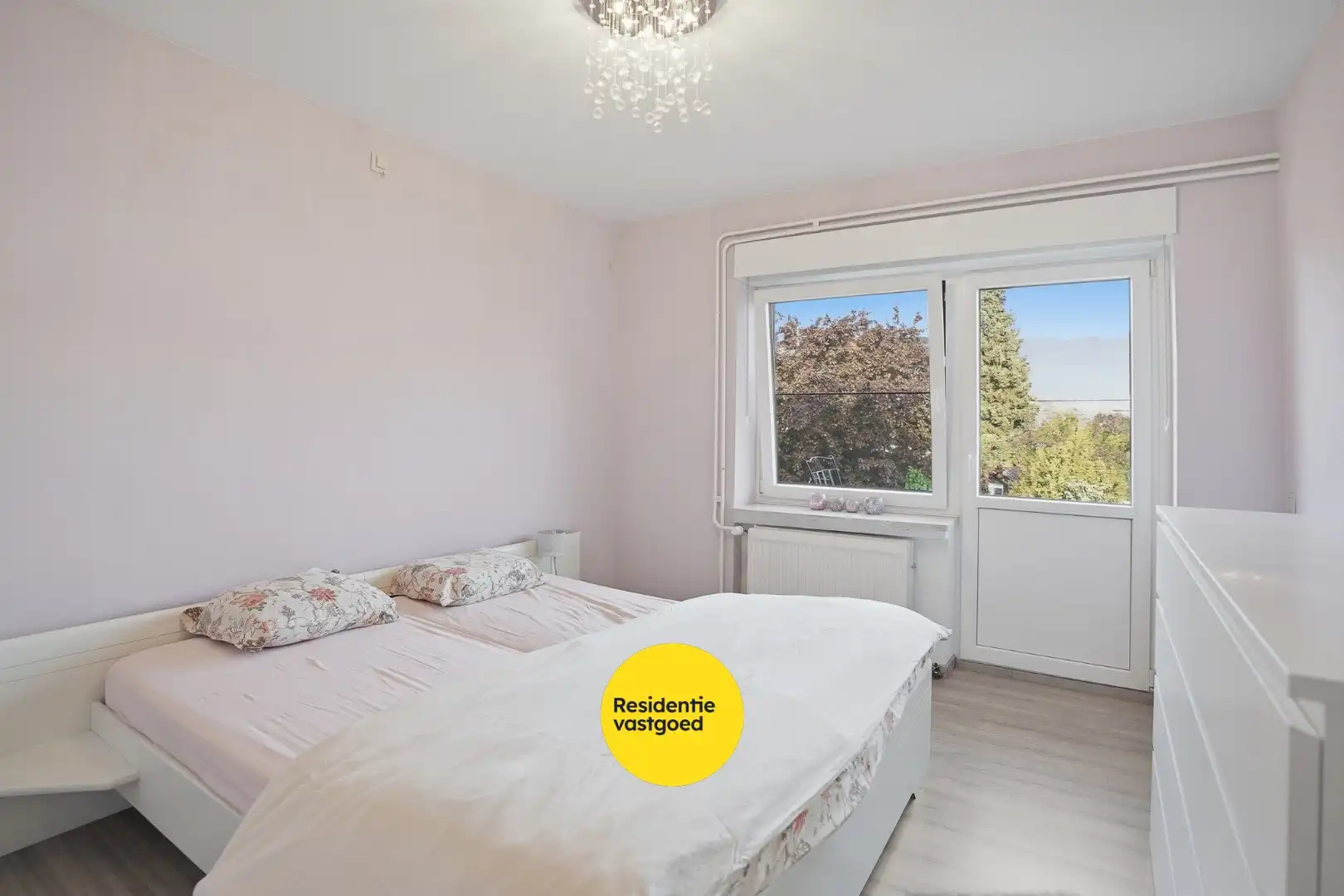 Instapklaar appartement met 2 slpks en garage te Sint-Andries! foto 10
