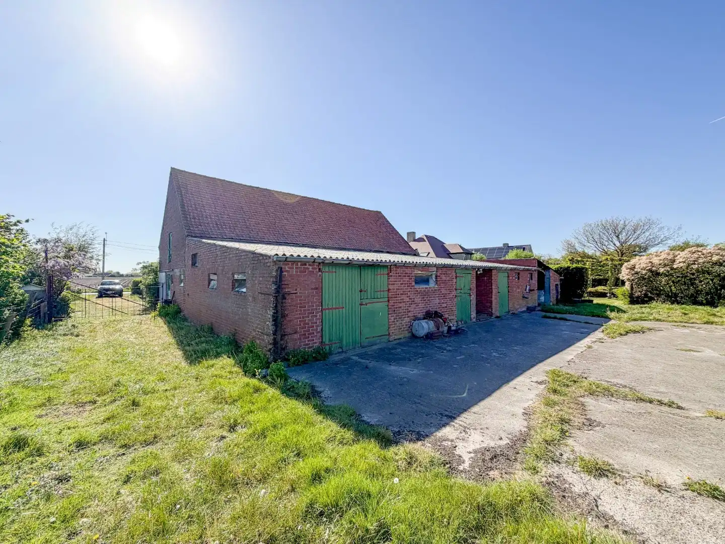 Landelijke hoeve-woning op ruim perceel, met weide en stallingen. foto 6