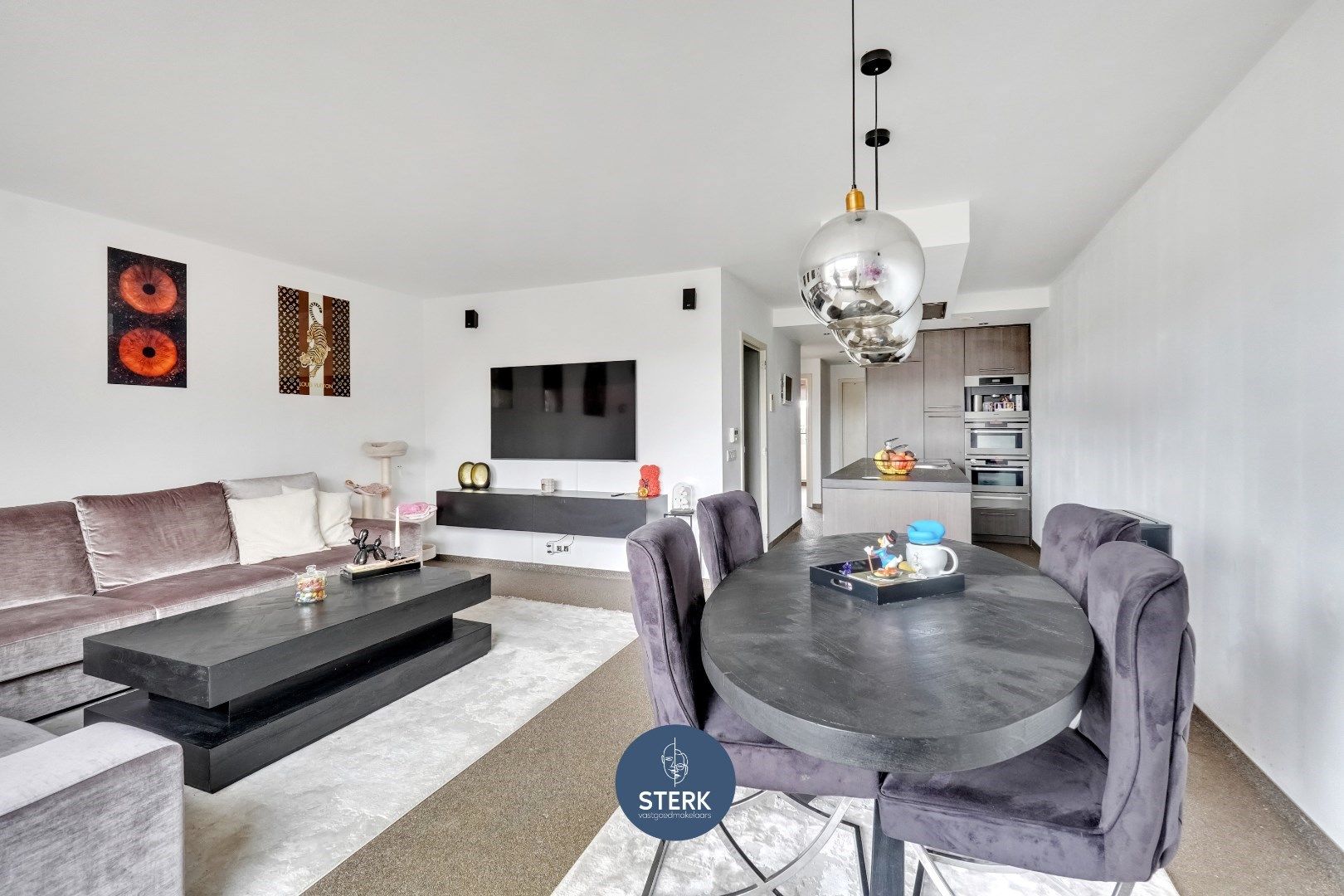 INSTAPKLAAR DUPLEX-APPARTEMENT MET ZOLDER TE MAASMECHELEN !  foto {{pictureIndex}}