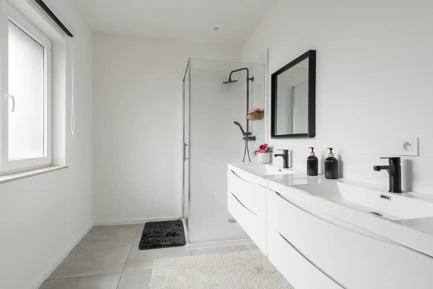 Ruim en lichtrijk 3-slaapkamerappartement met terras & tuin in Achel foto 14