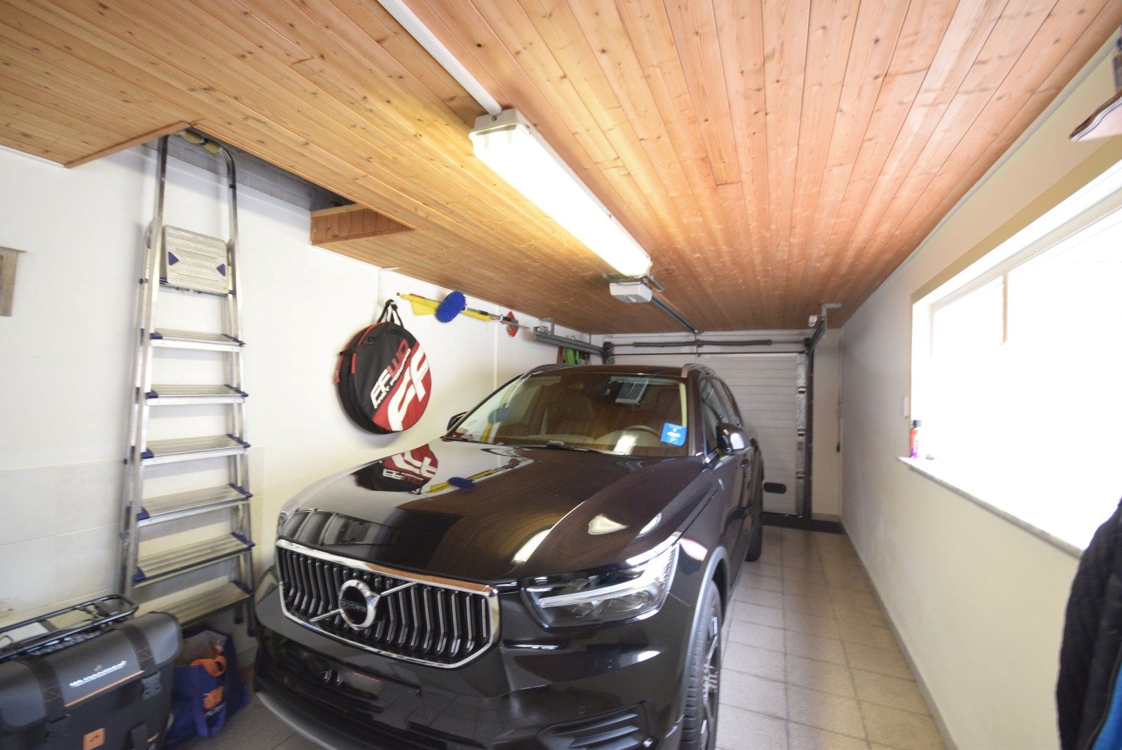 GEZELLIGE HALFOPEN BEBOUWING MET AFZONDERLIJKE GROTE GARAGE foto 19