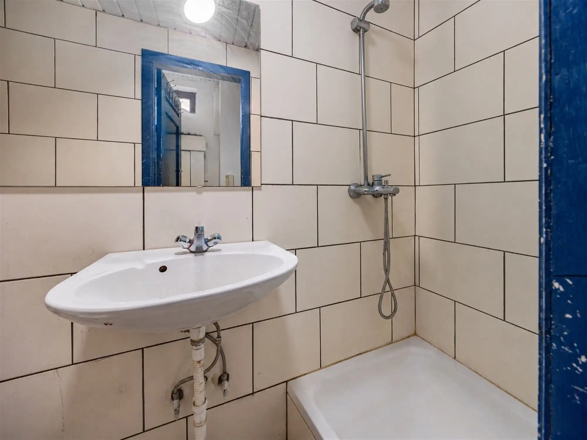 Karaktervolle woning met 4-6 slk garage en mogelijkheden foto 9