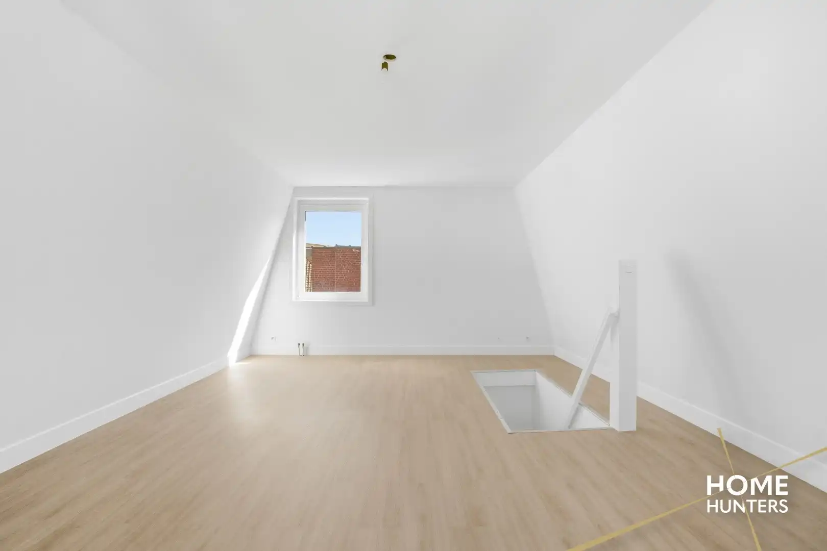 Charmante en instapklare woning met unieke stadskoer en garage foto 21