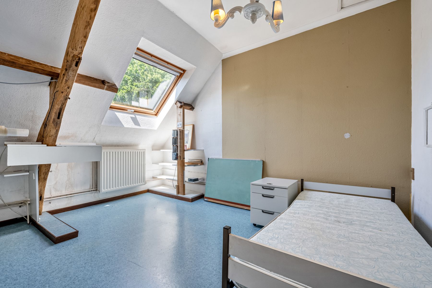 Charmante woning met karakter – ideaal renovatieproject! foto 14
