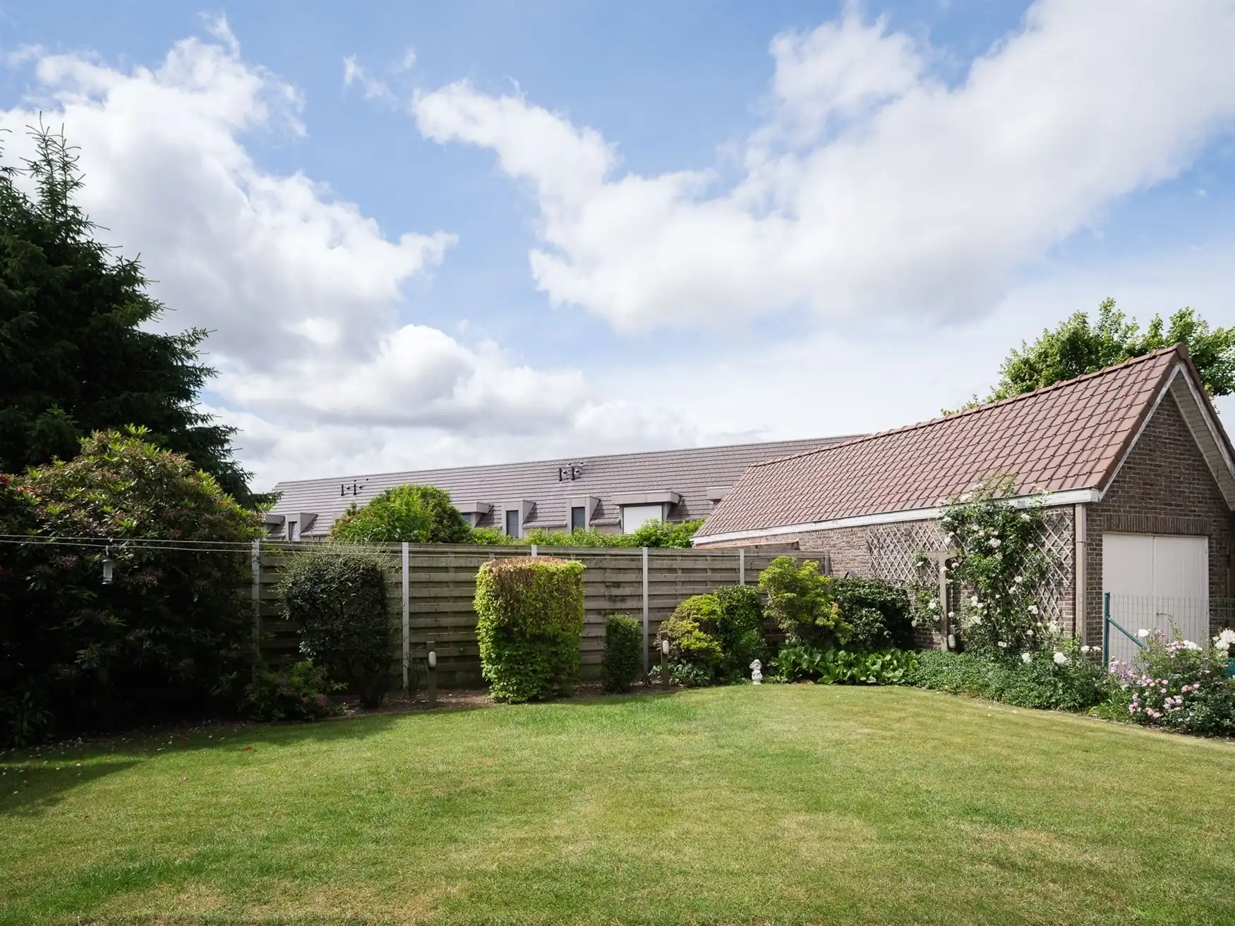 Ruime open bebouwing met zonnige tuin in Bachte-Maria-Leerne.  foto 21