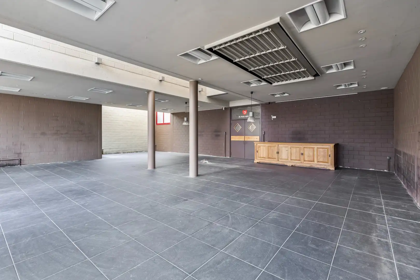 Handelspand met groot appartement foto 2