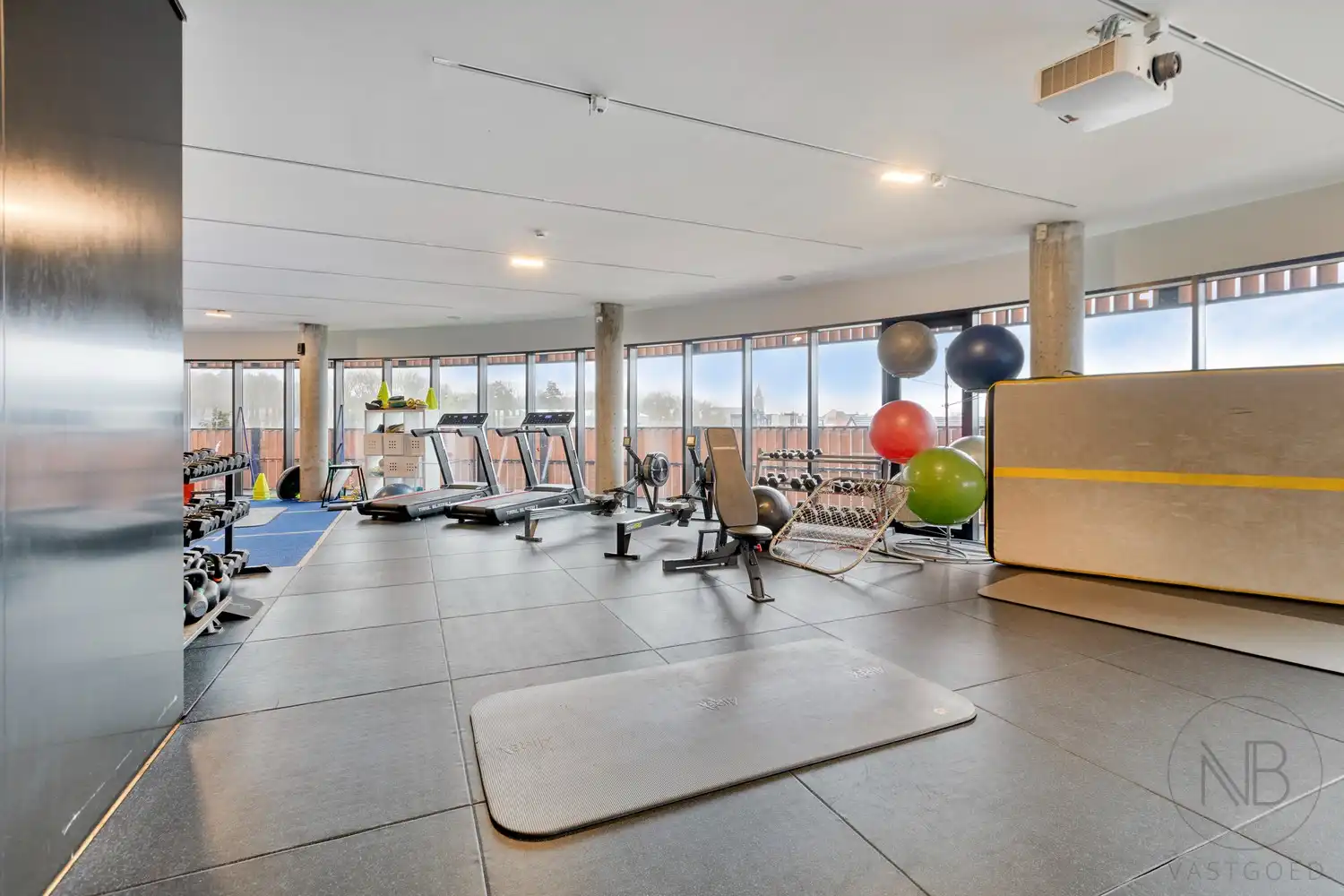 Instapklaar bedrijfsruimte van ca. 420 m² in het Botta-gebouw foto 10