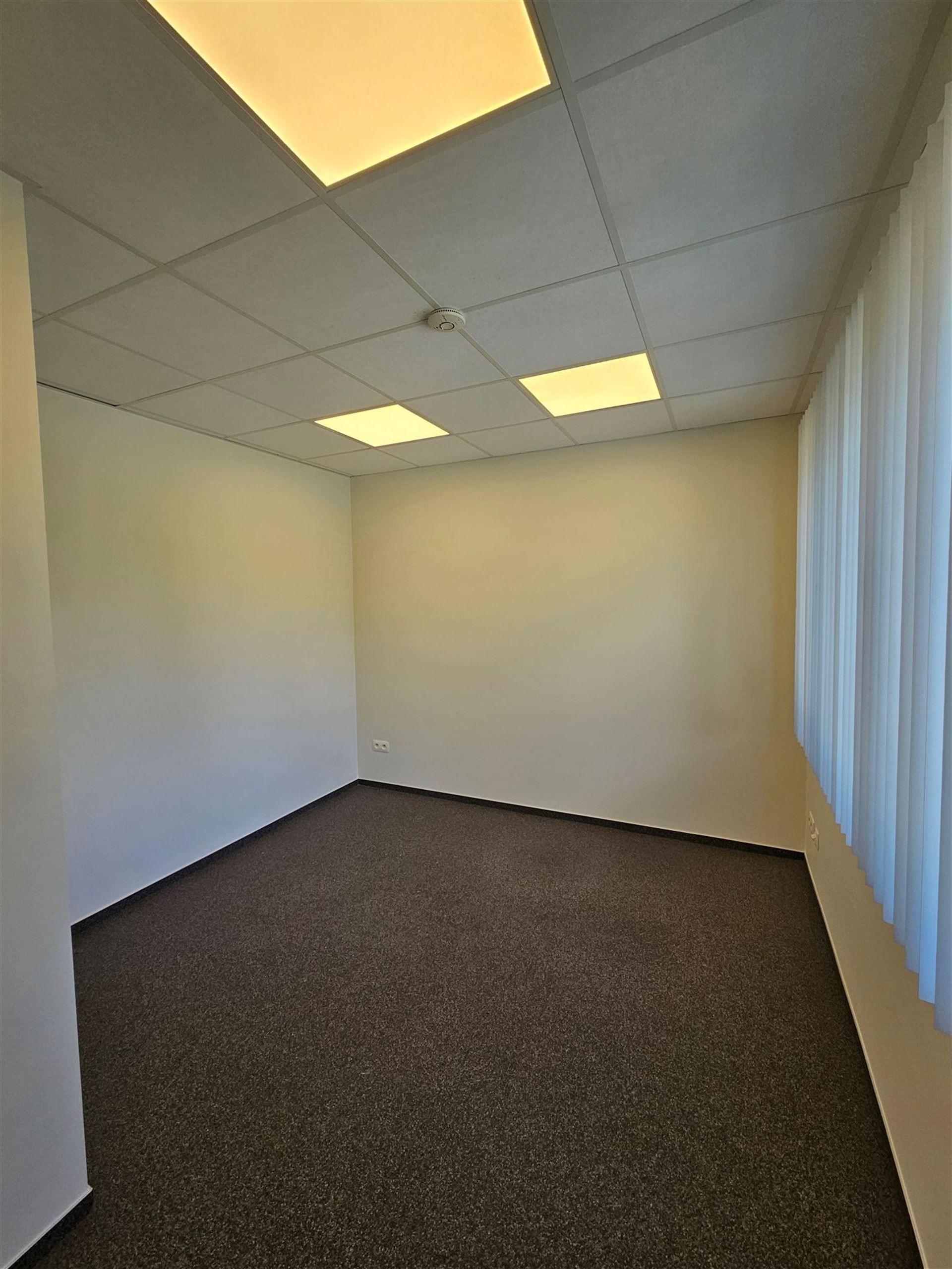 bedrijfsgebouw foto 6