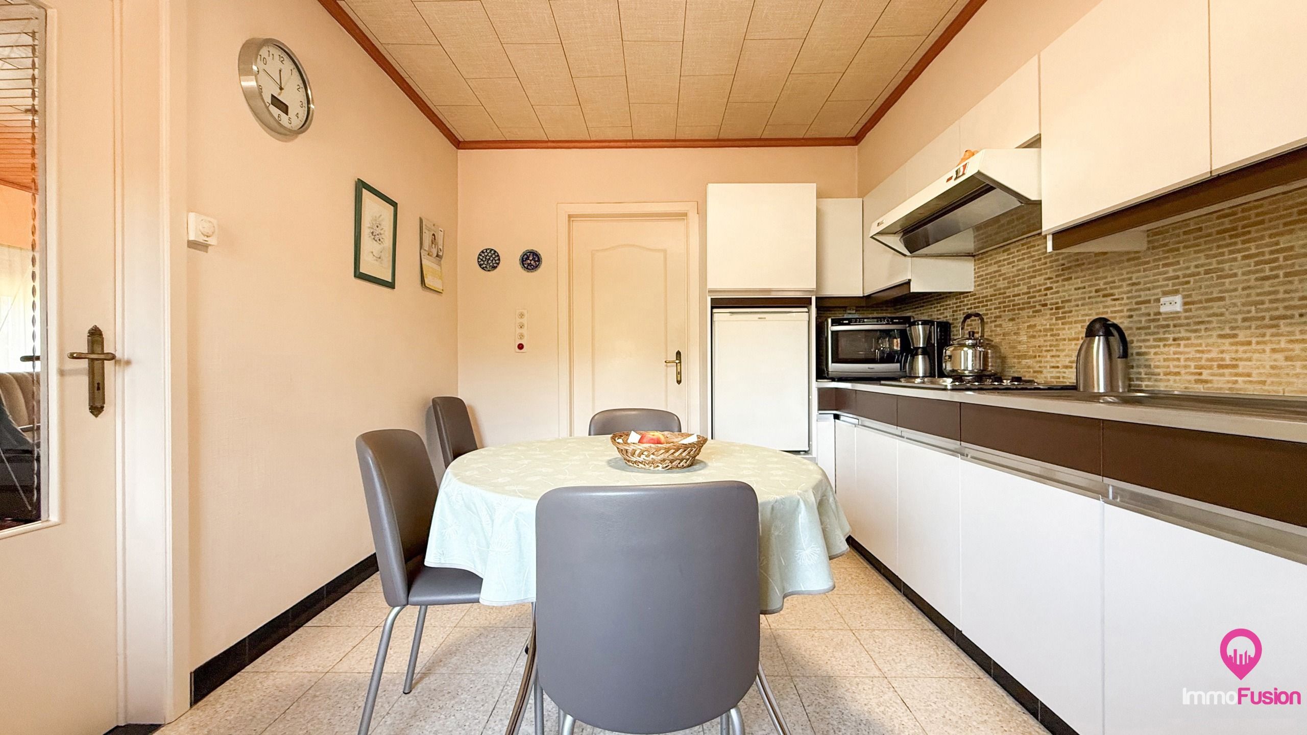 Woning met 3 slaapkamers, inpandige garage en grote tuin! foto 3