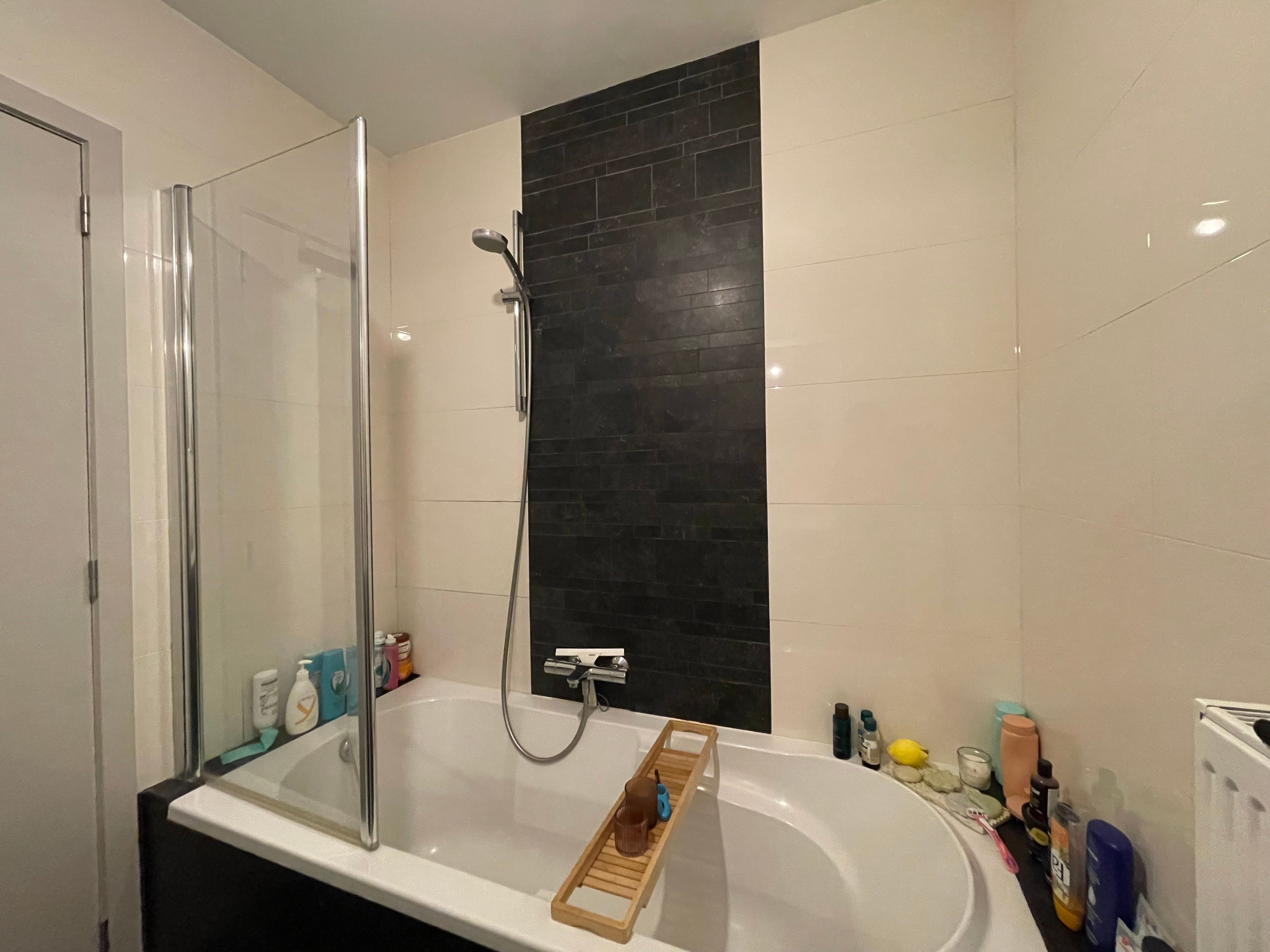 Lichtrijk appartement in nieuwstaat foto 18