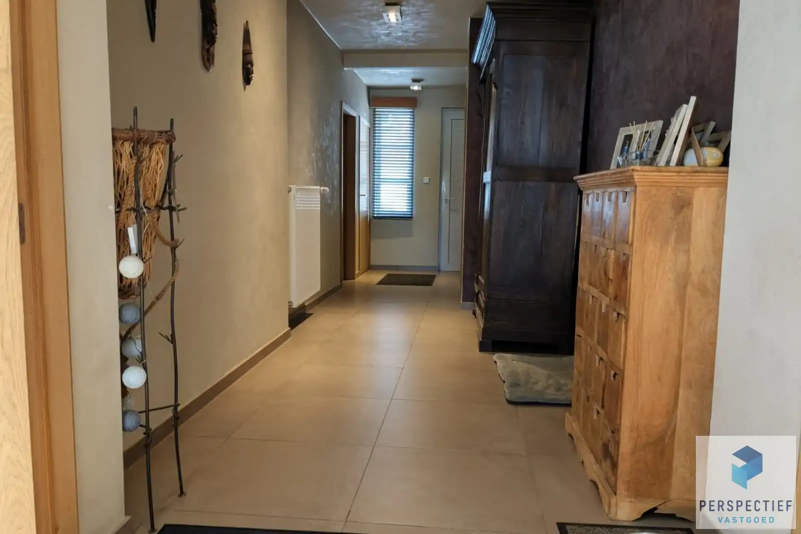 BEZOEKMOMENT ZATERDAG 21/03 VAN 13U TOT 15U | Ruime, instapklare woning met 4 slaapkamers, garage en magazijn op 970 m² foto 13