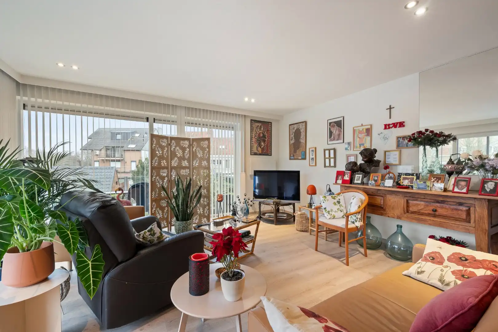 Instapklaar appartement met 2 slaapkamers, badkamers, terrassen én garage in Ieper foto 6