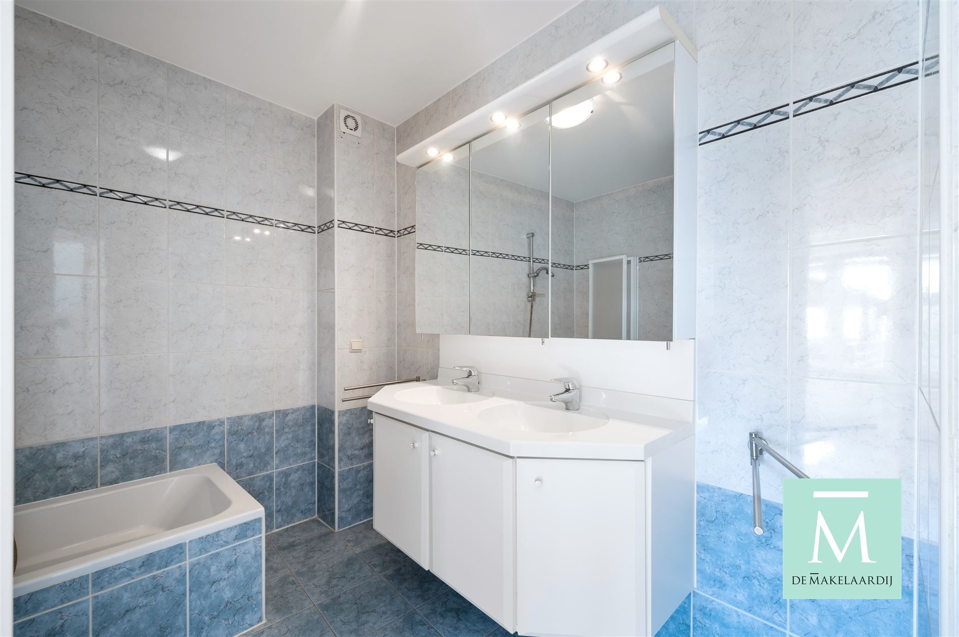 Comfortabel appartement in centrum Waarloos foto 11