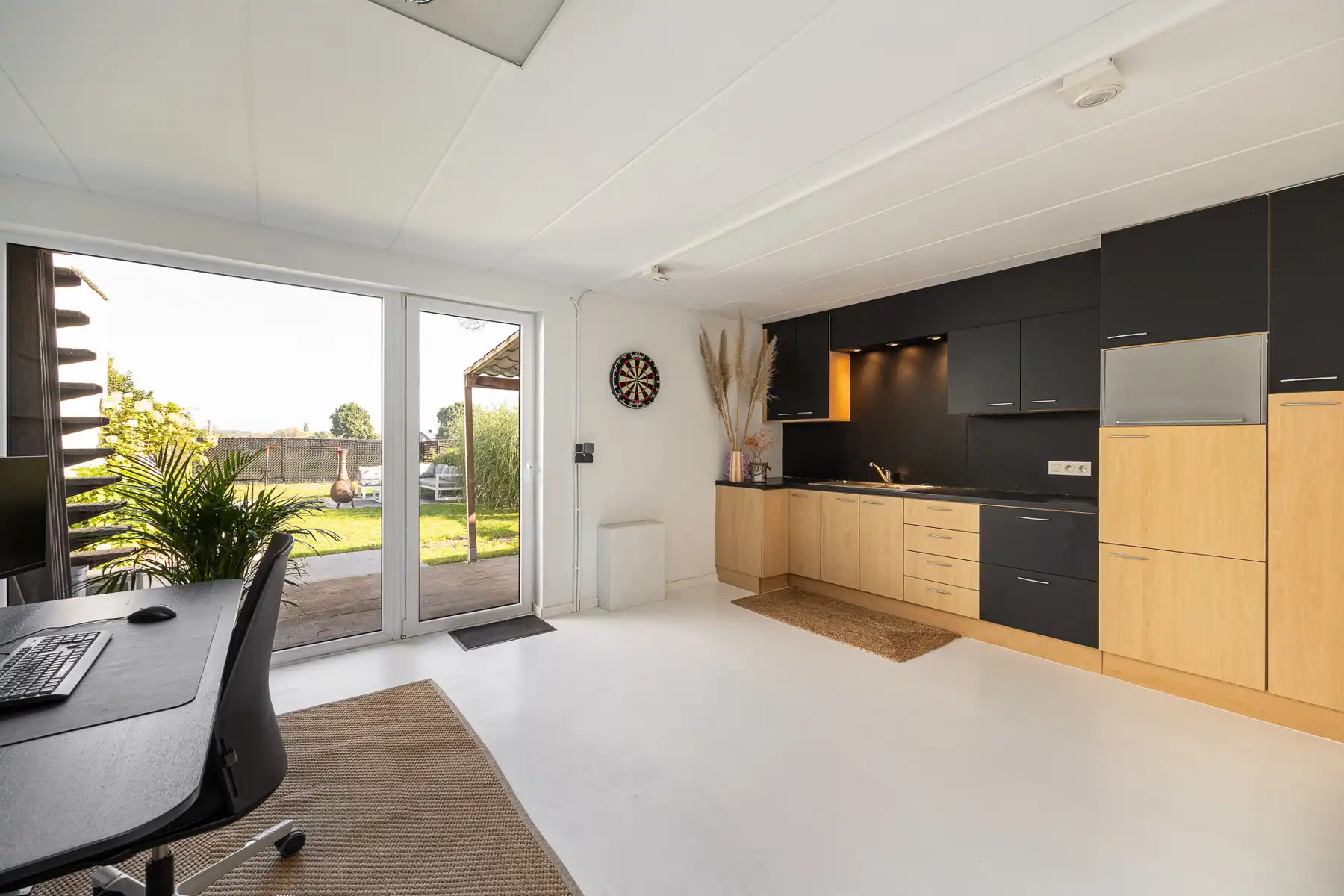 Ruime woning met garage en open uitzicht foto 17