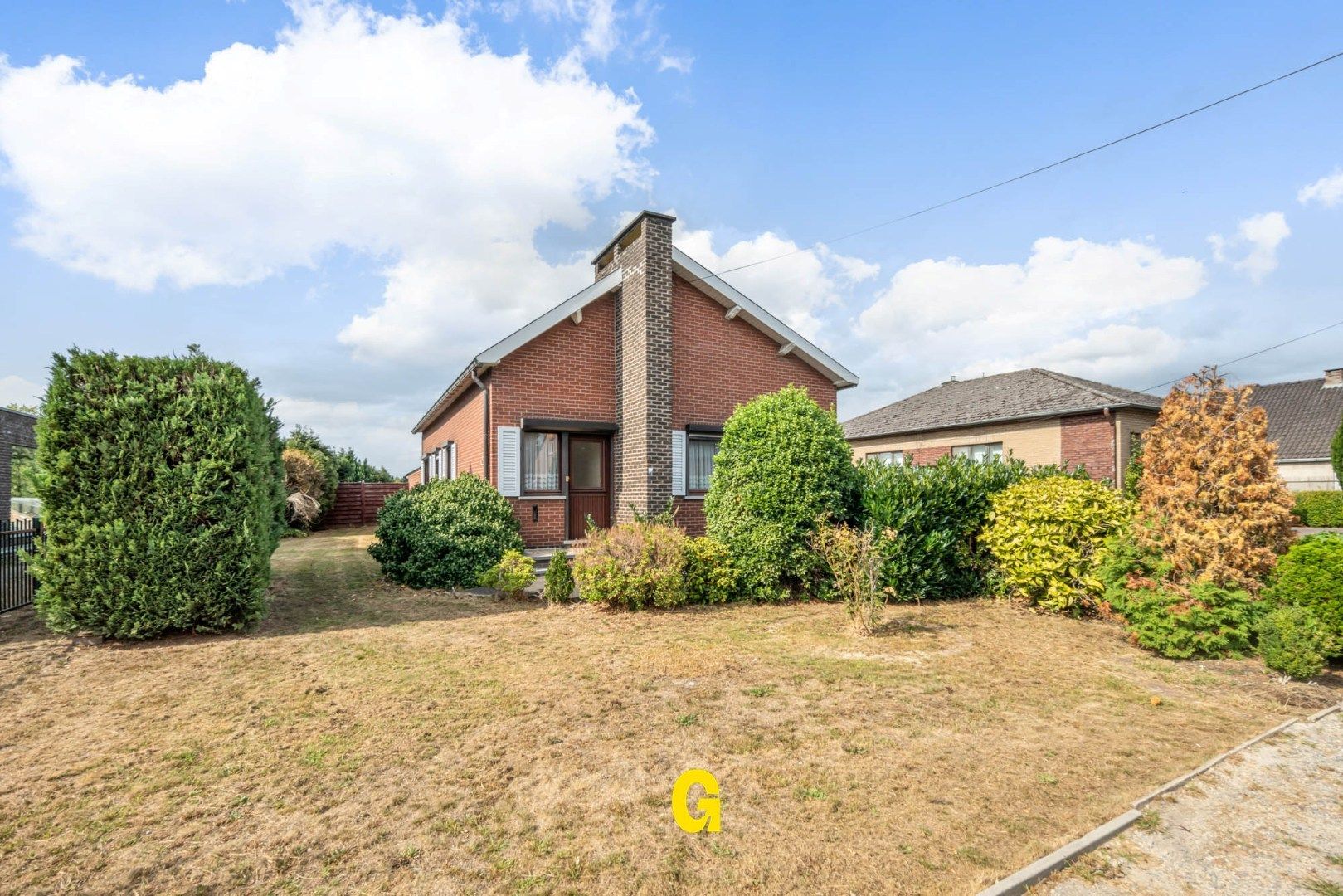 Hoofdfoto van de publicatie: Te renoveren vrijstaande bungalow woning met tuin op een perceel van 8a 55ca