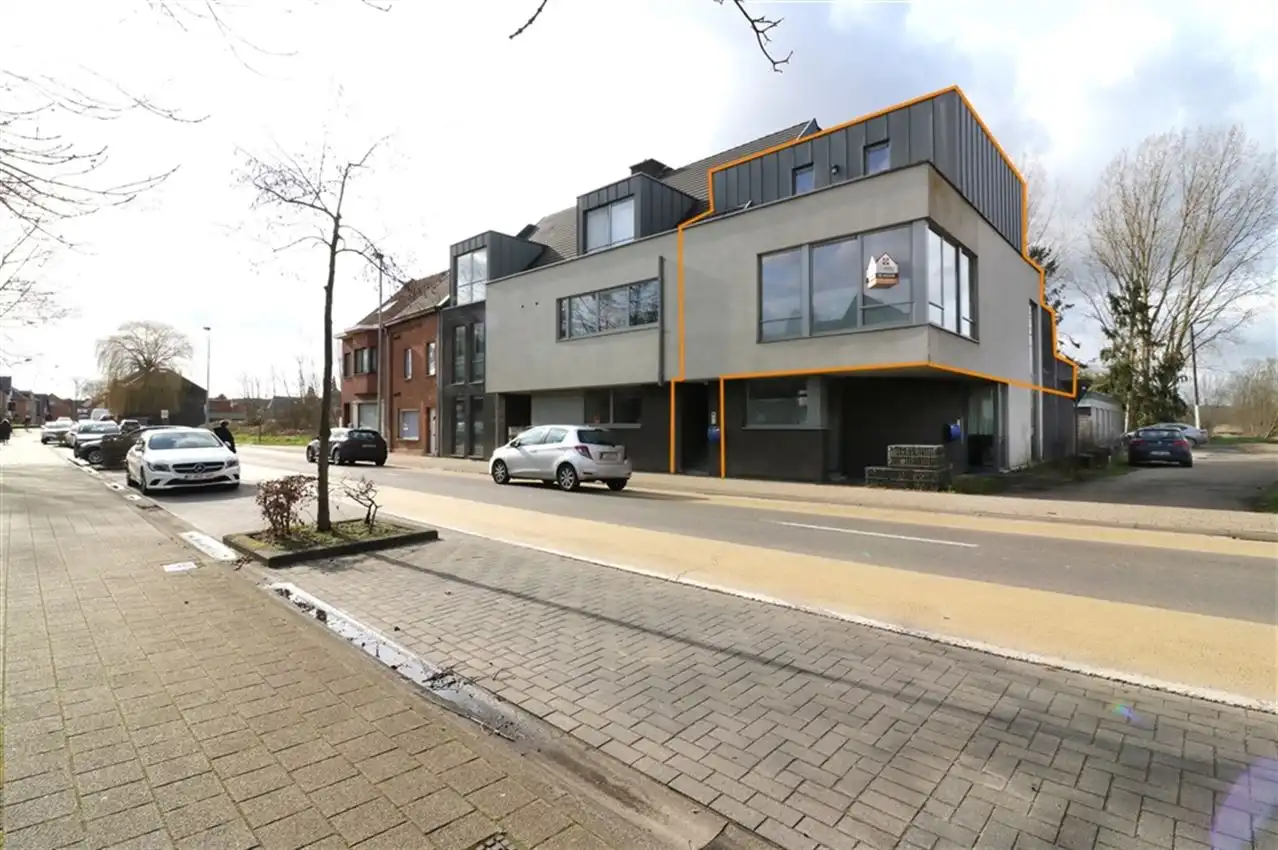 Duplex appartement met 3 slpk., terras en garage  foto {{pictureIndex}}