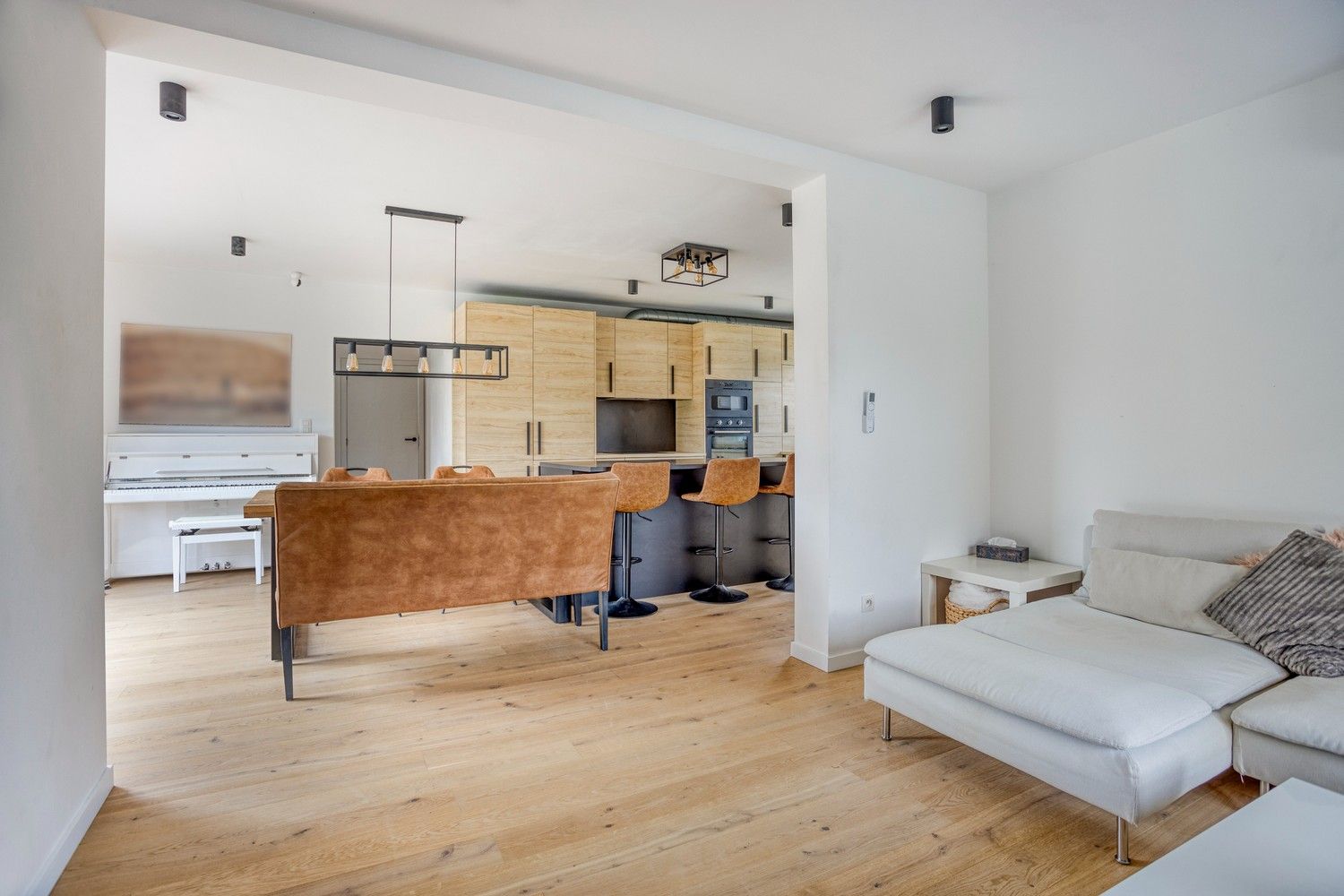 Volledig gerenoveerde woning met 5 slaapkamers en bijgebouw met diverse mogelijkheden foto 11