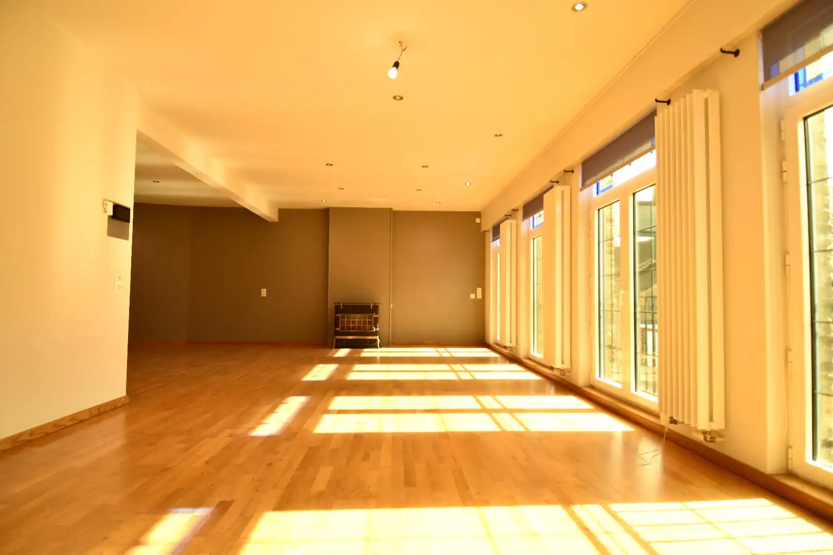 Statige woning met praktijkgedeelte (101 m²), 4 slaapkamers en zonnige tuin te koop in het straatbeeld van Bellegem foto 5