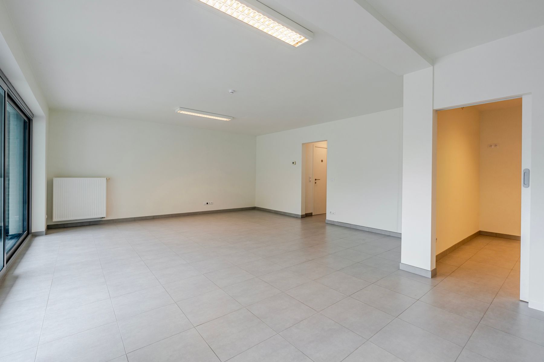 Instapklaar 2 slaapkamer appartement met grote tuin foto 4