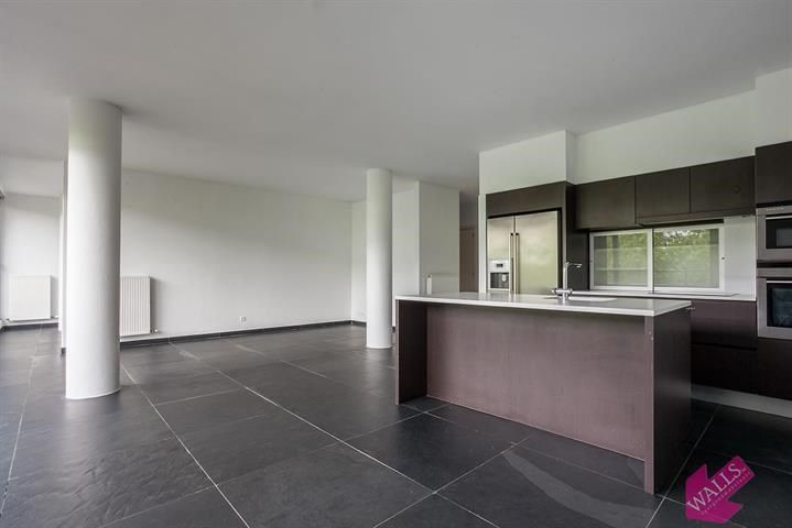 Luxueus afgewerkt, ruim en licht nieuwbouw appartement foto {{pictureIndex}}