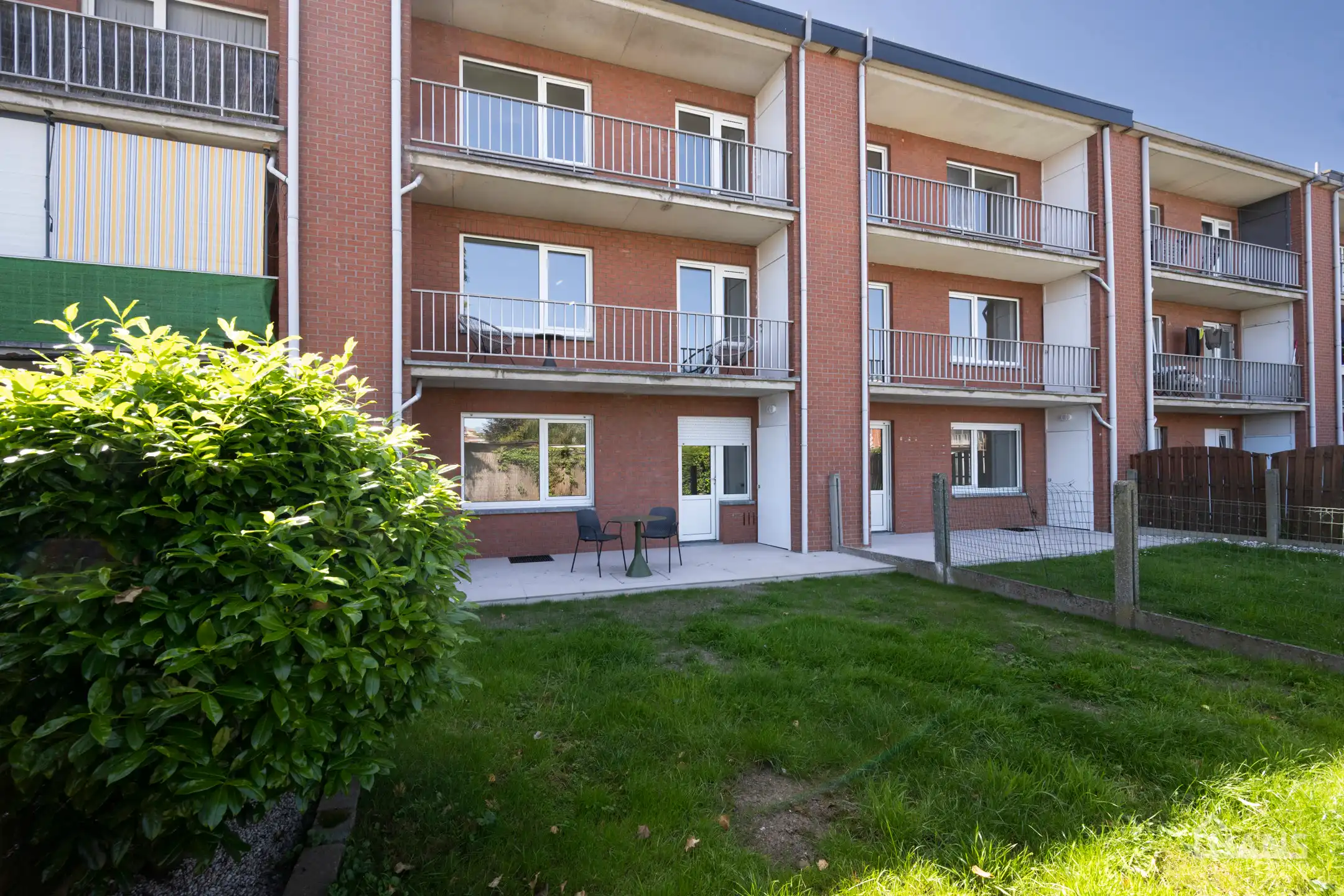 Gerenoveerd gebouw met 3 appartementen foto 12