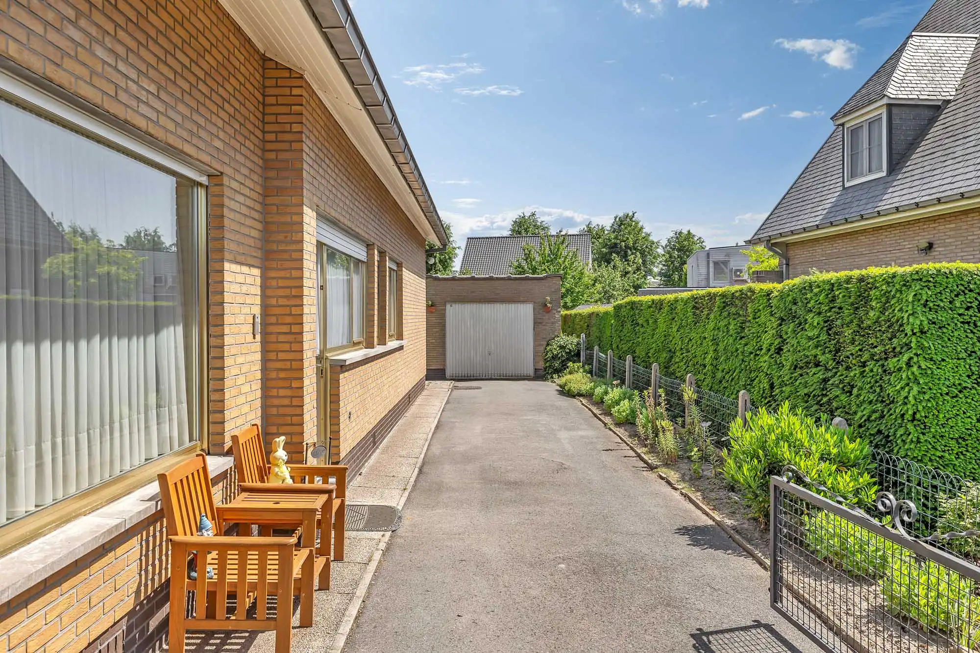 Te renoveren bungalow met zonnige tuin op toplocatie foto 18